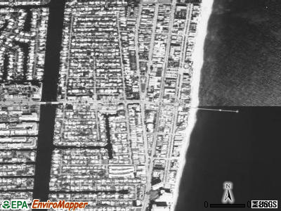 Lauderdale-by-the-Sea satellite photo by USGS