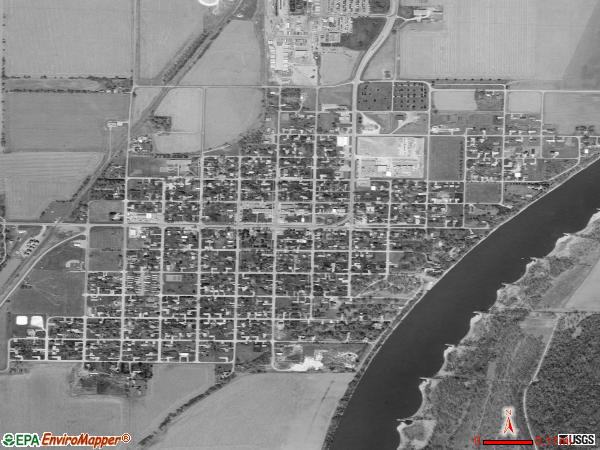 Dakota City satellite photo by USGS 
