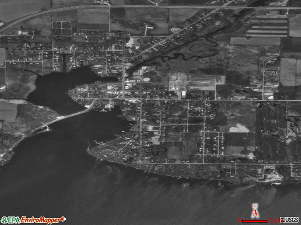 Green Lake satellite photo by USGS 