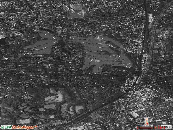 Roslyn Harbor satellite photo by USGS 