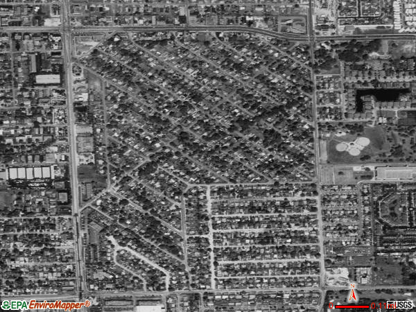 Miami Gardens satellite photo by USGS 