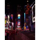New York: : Times Square at night