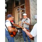 Wartrace: Pickin' bluegrass on the sidewalk, Wartrace, Tennessee