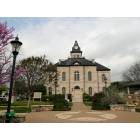 Glen Rose: Court House building on the town square
