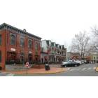 Dahlonega: Arts and crafts shops in Dahlonega's Town Square - wider view