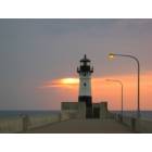 Duluth: : the lighthouse on the pier at the Duluth lift bridge