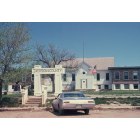 Kadoka: Jackson County Courthouse on Mainstreet