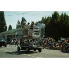 Tenino: Pioneer Days Parade 2004- Dave's Marketplace Cart