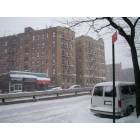 New York: : snowstorm in bx.ny