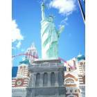 Las Vegas: : Statue Of Liberty Outside The New York New York