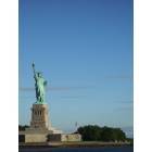 New York: : Sailing by the Statue of Liberty