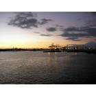 Honolulu: Honolulu Harbor at Sunset