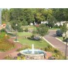 Etna Green: Fountain at the park