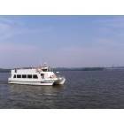 Alexandria: : Boat on the Potomac in Old Town Alexandria