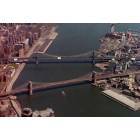 New York: : Aerial photo of the Brooklyn and Manhattan Bridges