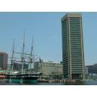 Baltimore: : Inner Harbor - USS Constellation and World Trade Center building