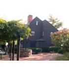 Salem: Salem Harbor House