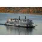 Keokuk: : Mississippi Queen as it goes by Rand Park