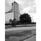 Cedar Rapids: : Quaker Oats Factory - taken from paved trail that goes through downtown Cedar Rapids