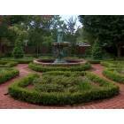 Natchitoches: Knot garden at Natchitoches bed and breakfast