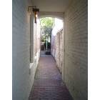 Fredericksburg: An alley in downtown Fredericksburg