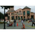 Mountain View: City Hall during a parade