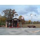 Cherokee Village: Cherokee village An old gas station near Cherokee Village