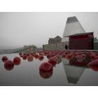 Tacoma: : Red Apples on Water, Museum of Galss