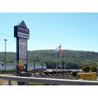 Naugatuck: Cross Pointe Plaza in Naugatuck