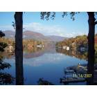 Lake Lure: Fall foilage on Lake Lure