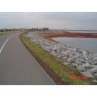 Oklahoma City: Lake Hefner, east shore exercise trail.