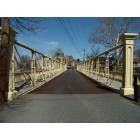 Clinton: A view from the historic bridge in Clinton