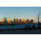 New York: : Manhatten skyline at sunset from the Jersey side of the Hudson