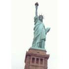 New York: : Statue of Liberty as seen from the ferry ride to Liberty Island