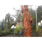 Oakhurst: Wood carved Statue of Liberty