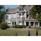 Denison: : "Inn of Many Faces" Bed and Breakfast