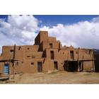 Taos: Taos Main Pueblo House with 