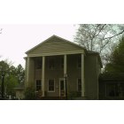 Roswell: Original plantation home: now the rental office of local community