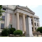 Huntingdon: Carroll County Courthouse in downtown Huntingdon, Tennessee
