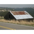 Valley Springs: old barn hwy 26