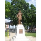 Oskaloosa: Mahaska Statue in the town square in Oskaloosa, IA
