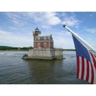 Hudson: : Old Glory and the Hudson Athens lighthouse