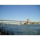 New York: : The Brooklyn Bridge as seen from New York City