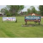 Muscoda: Welcome signs