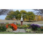 Chanhassen: Living Christ Lutheran Church Fall Garden View