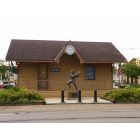 Gretna: Gretna Visitor Center, Old train depot, and statue of Mel Ott