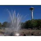 Seattle: : Space needle and the fountain