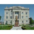Richmond: Richmond Courthouse and Alexander Doniphan statue