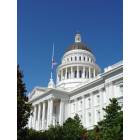 Sacramento: : West entrance and dome of the State Capitol Building
