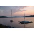 Kingston: Sailboats on the seldom windy Watts Bar Lake in Kingston Tennessee